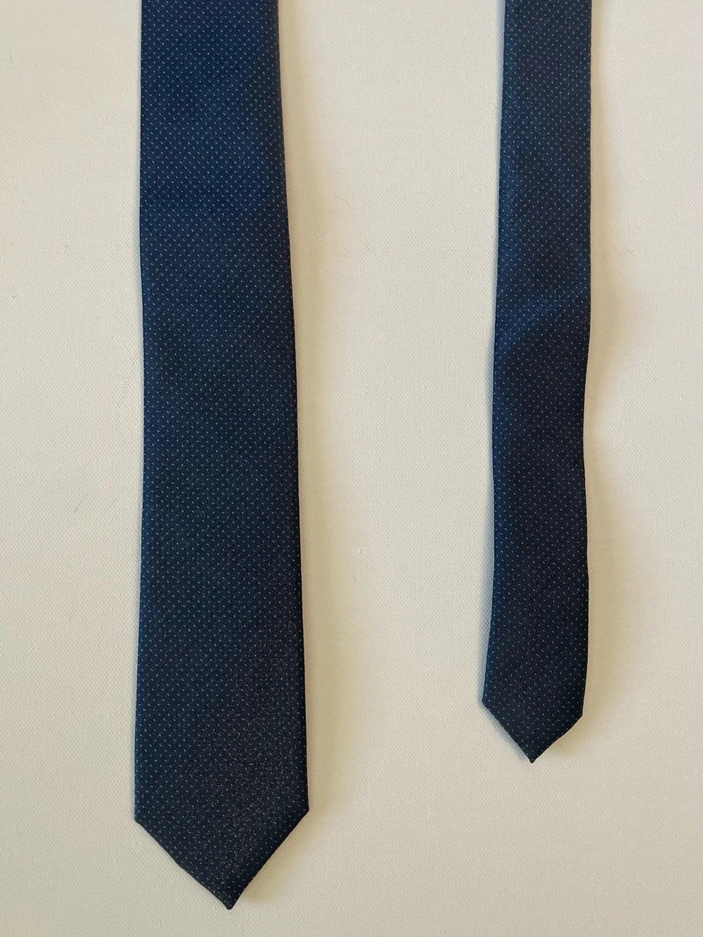 Calibrate (Nordstrom) 91% Silk/9% Nylon Navy Polka Dot Tie (2.5in x 59in)